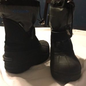 Boys size 13 Columbia boots